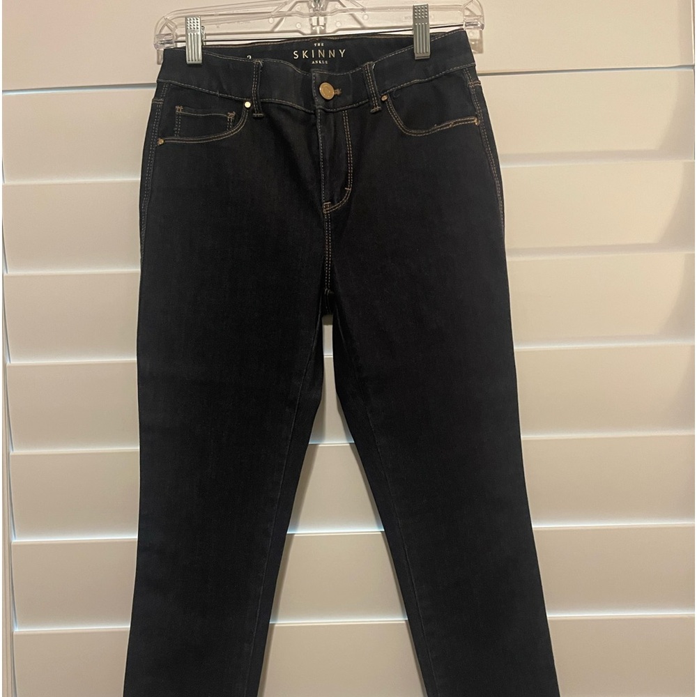 NWOT WHBM skinny ankle jeans.
